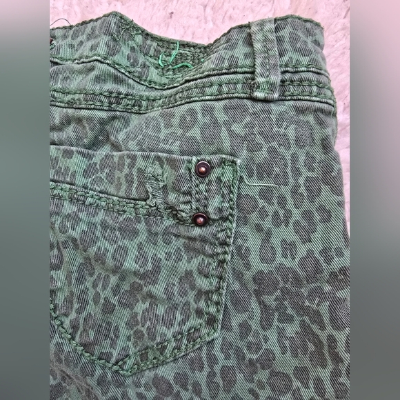 1st Kiss Green Leopard Print Junior's Shorts - Picture 6 of 8